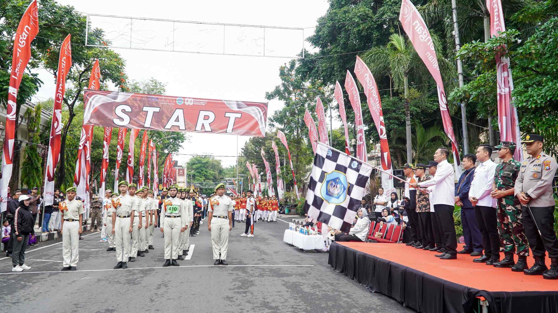 117 Regu Gerak Jalan SMP/SMA Diberangkatkan Pak Yes
