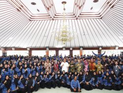 385 PPPK Bojonegoro Terima SK Perpanjangan Kontrak, Bupati Tekankan Profesionalisme ASN
