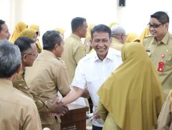Bupati Setyo Wahono Serahkan SK Purnatugas 96 PNS Pemkab Bojonegoro