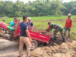 Babinsa Koramil 0812/06 Ngimbang dan Warga Purwokerto Gelar PKTD untuk Lapangan Bola Voli