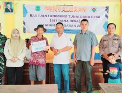 Wujud Sinergitas, Babinsa dan Bhabinkamtibmas Sugio Kawal Penyaluran BLT-DD Triwulan Akhir 2025 di Karangsambigalih