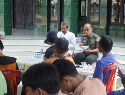 Kodim 0812/Lamongan Gelar Jumat Berkah, Dandim Ajak Santri dan Masyarakat Santap Soto Bersama