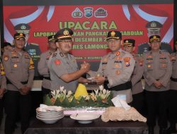 Kapolres Lamongan Pimpin Langsung Upacara Kenaikan Pangkat Pengabdian IPDA Bambang Sukirno