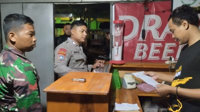 Polsek Sukodadi Bersama Forkopimcam Bagikan Surat Himbauan Penutupan Kafe Penjual Miras