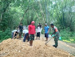 Aksi Nyata Kemanunggalan TNI: Babinsa Modo Bersama Muspika dan Warga Sigap Perbaiki Jalan Longsor di Dusun Samben