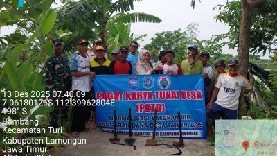 Babinsa Koramil 0812/03 Turi Bersinergi dengan Muspika dan Warga dalam Program Padat Karya Tunai Desa