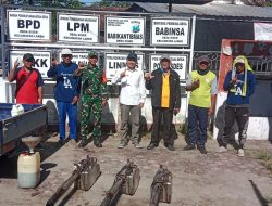 Babinsa Koramil 0812/19 Laren Dampingi Fogging di Desa Siser