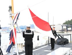 Pengibaran Bendera Merah Putih Tandai Penyerahan Resmi KRI Prabu Siliwangi-321 kepada TNI Angkatan Laut