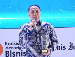Strategi Pembangunan Ekonomi Wali Kota Eri Cahyadi Bawa Surabaya Raih Bisnis Indonesia Big 40 Award