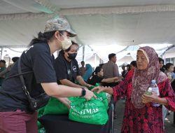 Pemkot Surabaya, Mawar Sharon, dan Polri Salurkan 4.000 Paket Sembako Lewat Christmas Movement