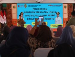 Pemkab Mojokerto Serahkan Ratusan Bantuan Peralatan Untuk Pelaku Usaha Mikro