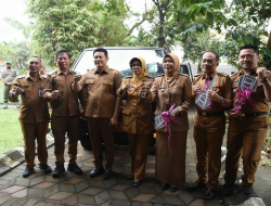 Bupati Sidoarjo Serahkan Mobil Picup Beserta Unit Stamper