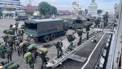 KRI Makassar-590 Embarkasi Pasukan dan Bantuan Kemanusiaan