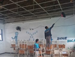 Plafon Kelas Runtuh Diterpa Angin, Siswa SMPN 60 Surabaya Aman dan Belajar Dipindah
