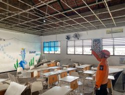 Plafon Kelas SMPN 60 Surabaya Runtuh, Wali Kota Eri Perintahkan Evaluasi Sarpras Sekolah
