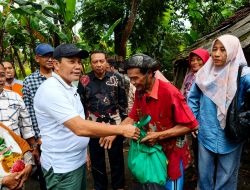 Bupati Subandi Berikan Bantuan Kursi Roda Dan Perbaikan Rumah