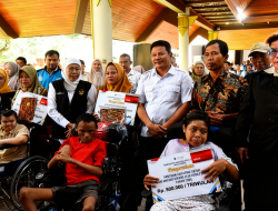 Gubernur Khofifah Salurkan Bansos Untuk Masyarakat Sidoarjo