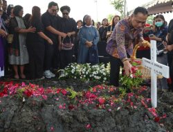 Lepas Kepergian Ketua DPRD Surabaya, Wali Kota Eri Cahyadi Lanjutkan Perjuangan untuk Masyarakat Miskin
