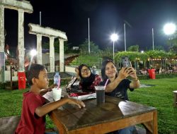 Ramadan Makin Seru! Tugu Pahlawan Jadi Spot Ngabuburit Favorit Anak Muda