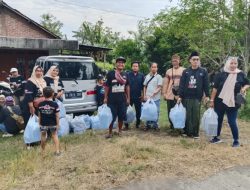 Berbagi di Jalan Raya Tanjungharjo, PWB Gelar Aksi Sosial dan Doa Bersama