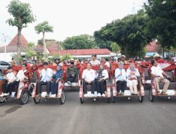 Ringankan Beban Lansia, 200 Becak Listrik Diserahkan di Pendopo Bojonegoro