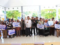 Bupati Bojonegoro Setyo Wahono Salurkan Bantuan Sosial untuk Yatim, Lansia, dan Disabilitas di Kasiman