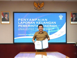 Bupati Sidoarjo Subandi Serahkan LKPD Unaudited 2025