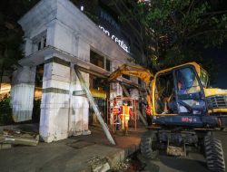 Pembongkaran Fasad Eks Toko Nam Dimulai, Dikerjakan Malam Hari Demi Keamanan