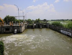 Koneksi Saluran dan Rumah Pompa Jadi Kunci Wali Kota Eri Cahyadi Tekan Banjir Surabaya