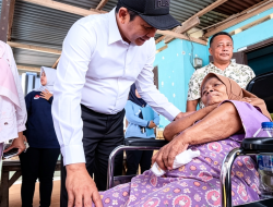 Bupati Subandi Tinjau RTLH dan Salurkan Bantuan Kursi Roda di Tarik