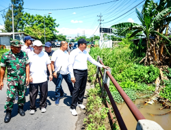 Bupati Sidoarjo Tinjau Jembatan Tarik yang Kondisinya Mengkhawatirkan 