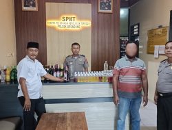 Polsek Brondong Amankan Ratusan Botol Miras Ilegal, Termasuk Arak dan “Es Moni”