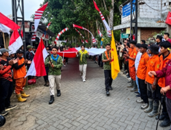 Bupati Mojokerto Lepas Tim Pembentang Bendera Merah Putih 1.000 Meter Menuju Puncak Gunung Penanggungan