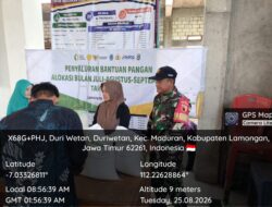 Babinsa Maduran Pengawal Setia Penyaluran Bantuan Pangan di Desa Duriwetan