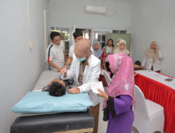 Pelindo Terminal Petikemas Gelar Pemeriksaan Kesehatan Balita dan Lansia 