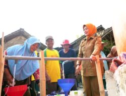 Pemkab Bojonegoro Salurkan Air Bersih ke Desa Nganti, Warga Kini Punya Toren 5.300 Liter