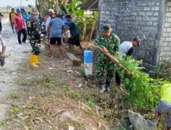 Pj Danramil 0812/20 Karangbinangun Pimpin Karya Bakti Bersihkan Jalan dan Saluran Irigasi di Putatbangah