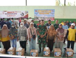 Sambut HUT ke-81 TNI, Kodim Bojonegoro Gelar Baksos Kesehatan dan Bagi Sembako untuk Warga