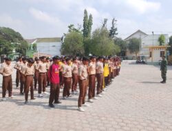Babinsa Koramil 0812/15 Karanggeneng Berikan Wawasan Kebangsaan di SMA Wahid Hasyim