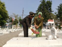 Peringati HUT ke-81 TNI, Kodim 0812/Lamongan Gelar Ziarah dan Tabur Bunga di TMP Kusuma Negara