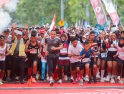 Ribuan Warga Lari Bersama Wali Kota Eri di JConnect Run Soerabaja 2026