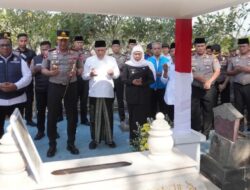 Kapolri dan Ketum PBNU Ziarah ke Makam Marsinah di Nganjuk, Bupati Marhaen Turut Hadir