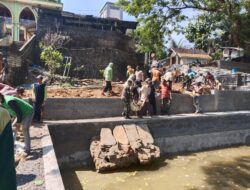 Ubah Wajah Sendang Jadi Taman Asri, Anggota Koramil 0812/17 Paciran Gelar Karya Bakti Bersama Masyarakat