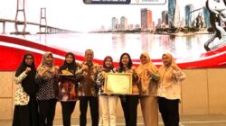 Sukses Tanpa Tunggakan, Pemkot Surabaya Raih Penghargaan JKN Jawa Timur